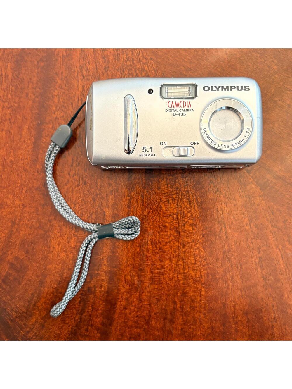 Olympus Camedia D-435 Digital Camera 5.1 Megapixel Tested and Working